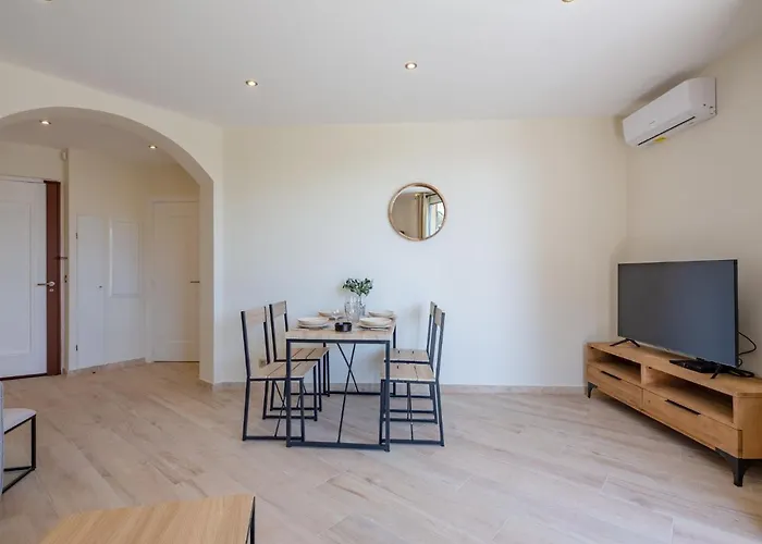 Apartment Les Dauphins-2 By Interhome Sainte-Maxime