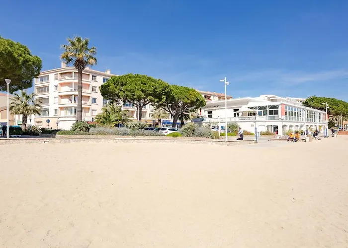 Les Dauphins-2 By Interhome